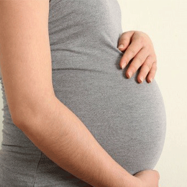 ۹ درمان ساده و موثر برای درمان خشکی لب در بارداری