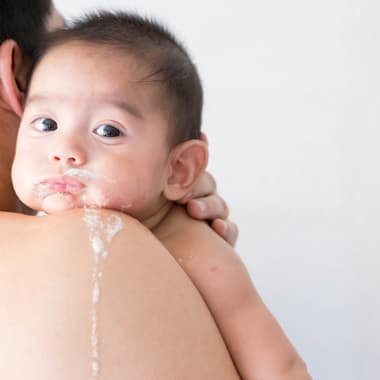 رفلاکس نوزاد چیست - علائم، علت و درمان رفلاکس معده نوزاد