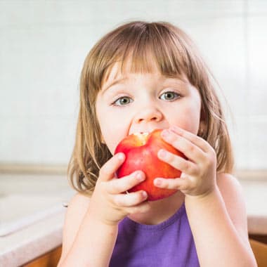 تغذیه کودک و ضرورت رژیم غذایی سالم برای کودکان