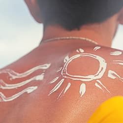 راهنمای کامل برنزه کردن پوست با آفتاب
