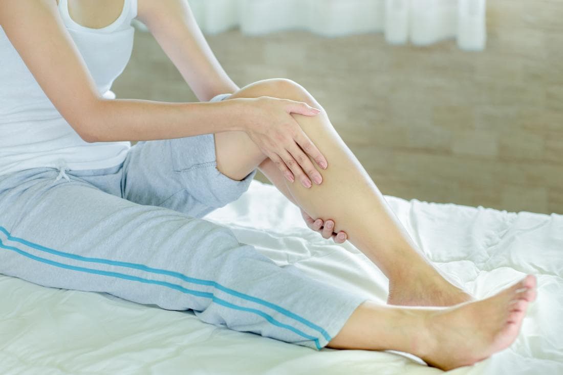 آیا گرفتگی عضلات پا در خواب نشانه بیماری است؟