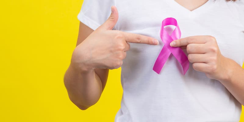 سرطان سینه؛ نشانه‌ها، مراحل، علل، عوامل خطر، انواع، تشخیص و درمان