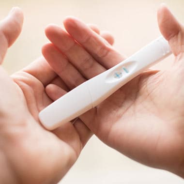 اولین نشانه‌های بارداری چیست