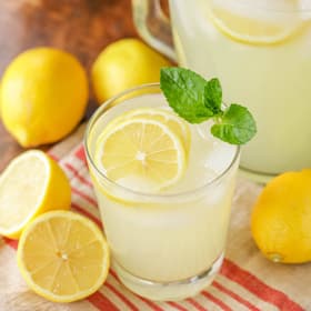 طرز تهیه لیموناد خانگی | چگونه لیموناد گازدار درست کنیم